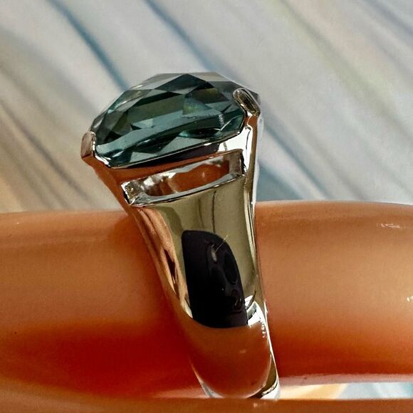 Swarovski Aqua Blue Crystal Chunky Ring (Swan Mark) – Retired - Picture 10 of 12